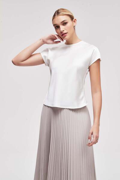 Livia Solid Knitted Waist-Length Top