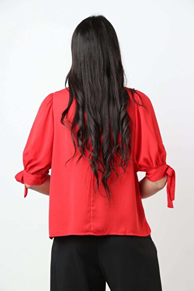 Nichii بلوزة سادة بأكمام قصيرة وربطة عنق