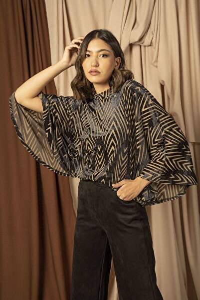 Nichii Velvet Wide-Sleeve Top