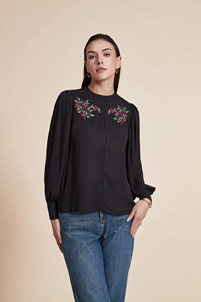 Yola بلوزة مطرزة فضفاضة بأكمام طويلة