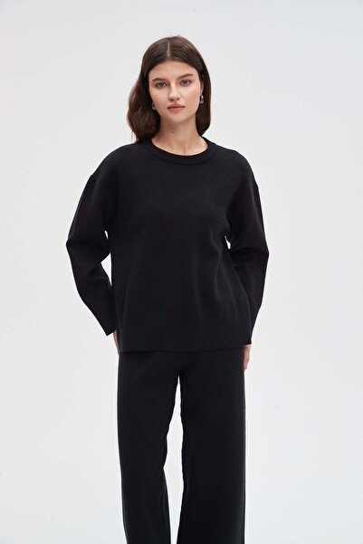 Livia Long-Sleeve Crew-Neck Top