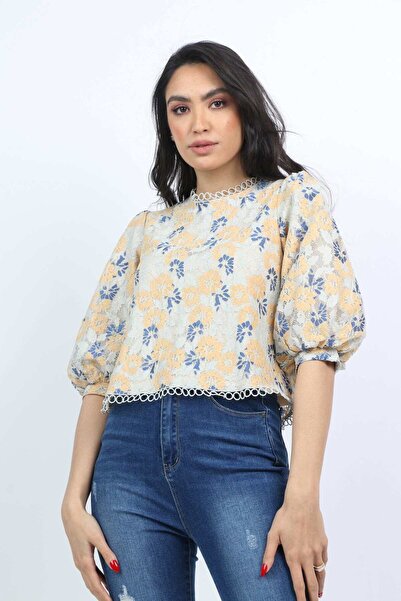 mica Floral Embroidered 3/4 Sleeve Top