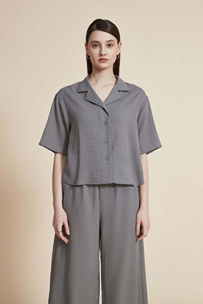 Yola Solid Shirt Collar Top