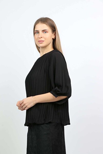Nichii Classic Pleated 3/4-Sleeve Top