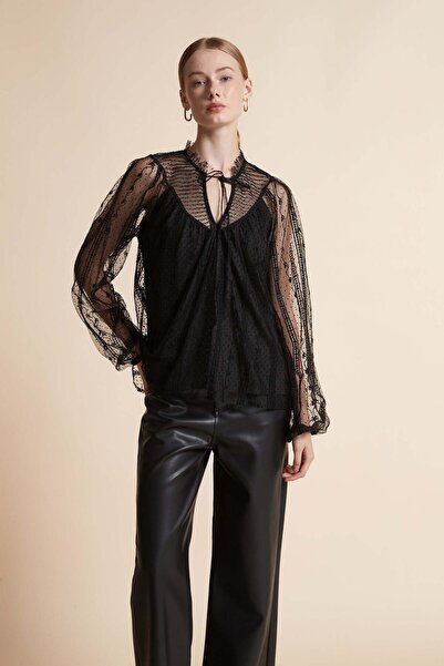 Yola بلوزة مطرزة بأكمام طويلة