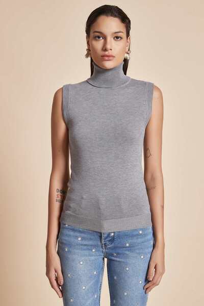 Yola Solid High Neck Sleeveless Top