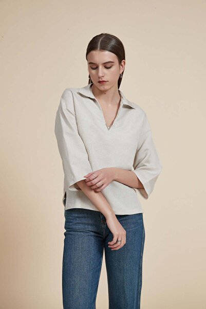 Yola Solid V-Neck Three-Quarter Sleeve Top