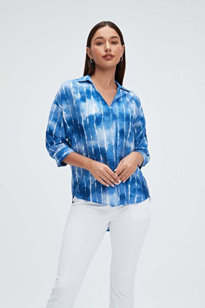 mica بلوزة مخططة بفتحة رقبة على شكل حرف V