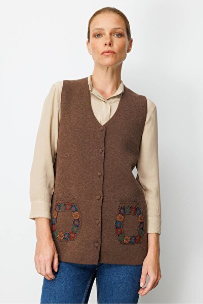 Desen Triko Дамски пуловер с V-образно деколте и джоб, плетен от вълна, цвят тъмно кафе