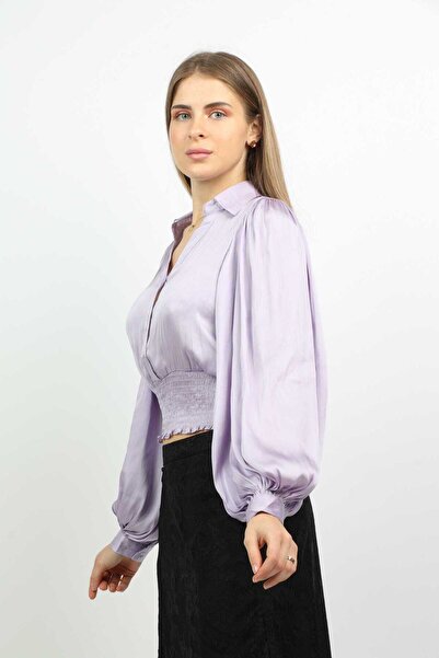 Nichii بلوزة قصيرة من الساتان بأكمام طويلة