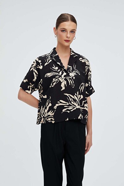 Nichii Floral Short-Sleeve Top