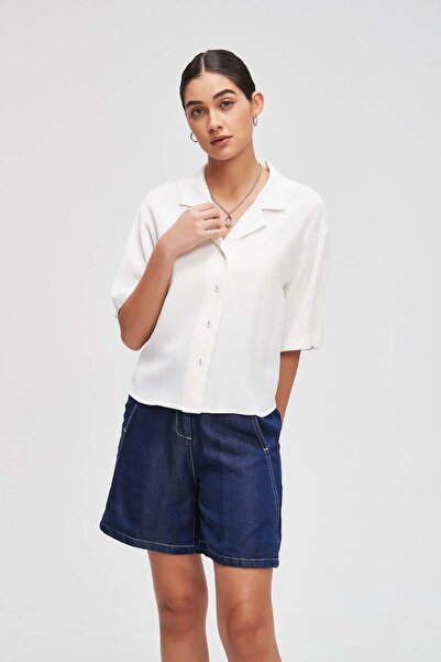 Livia Solid Buttoned Half-Sleeve Top