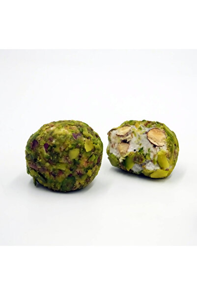 Fustuq & Hail منّ السماء بالفستق المطحون