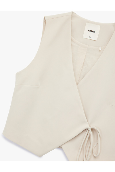 Koton Viskon Karışımlı Slim Fit Bağlama Detaylı Crop Kruvaze Yaka Asimetrik Yelek