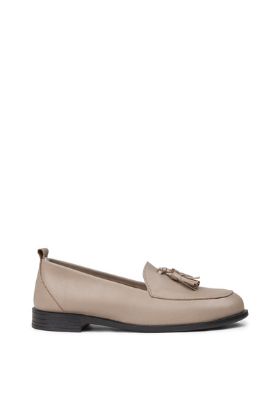 Deery Women's Beige Genuine Leather Tasseled Loafer