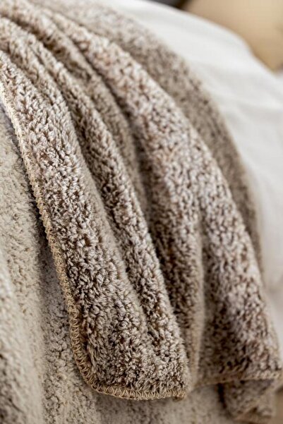 Madame Coco Nord Single Sherpa Blanket - Beige