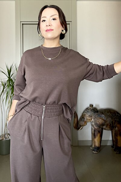 Butik Didem Sakinci طقم بدلة رياضية من قماش ناعم مع تفاصيل سحاب على الخصر والظهر