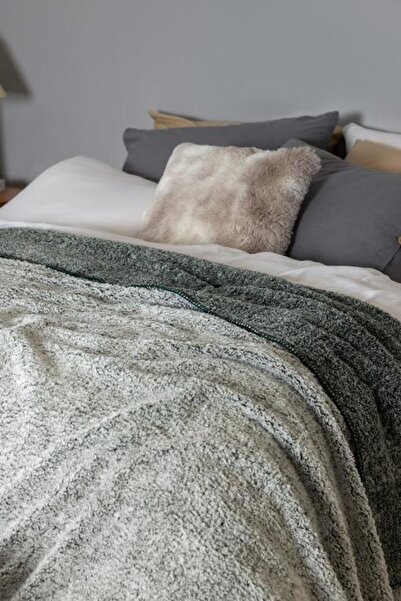 Madame Coco Nord Double Sherpa Blanket - Khaki