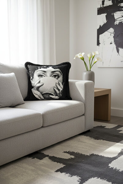 Evimde Bambaşka غطاء وسادة مزين بشراشيب باللونين الأسود والأبيض من Surreal - ...