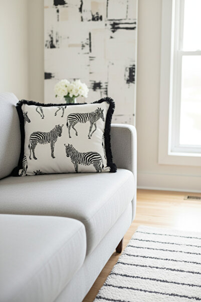 Evimde Bambaşka Vahşi Doğa Zebra Lüx Saçaklı Yastık Kılıfı-Afrika Siyah Beyaz Modern Püsküllü Kırlent Kılıfı