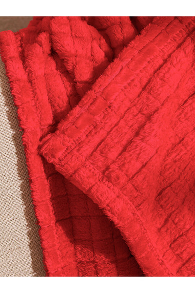 LC Waikiki Kirmizi Tomurcuk Desenli Tv Battaniyesi 100x150