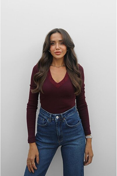 Havoş Szilva nyakú blúz csipke részletekkel