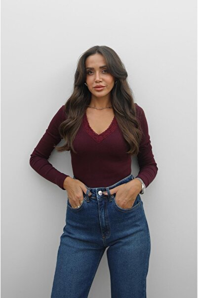 Havoş Szilva nyakú blúz csipke részletekkel