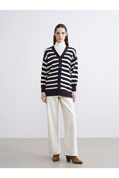 LC Waikiki Γυναικεία πλεκτή ζακέτα LCW Modest Navy Blue με λαιμόκοψη σε σχήμα V