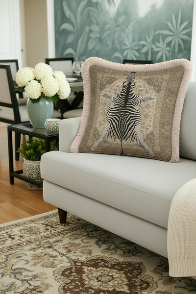 Evimde Bambaşka Zebra Halı Motifli Lüx Saçaklı Yastık Kılıfı-Afrik Esintili Bej Bohem Bej Püsküllü Kırlent Kılıfı