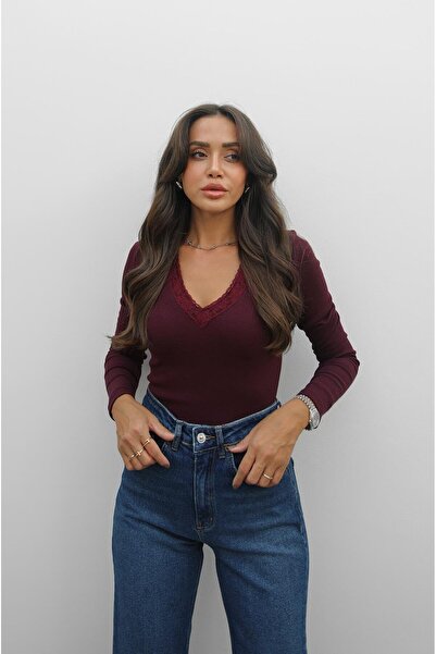 Havoş Szilva nyakú blúz csipke részletekkel