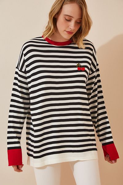 Happiness İstanbul Pulover oversize din tricotaje cu dungi brodate alb-negru pentru femei MT00045