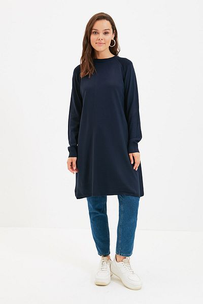 Trendyol Modest Marineblauer langer Tiko-Pullover mit Rundhalsausschnitt TCTAW22AK0132