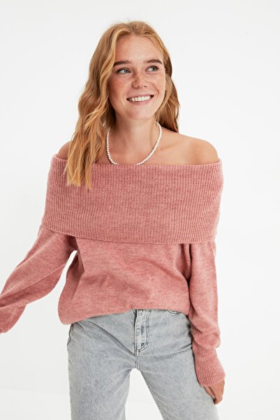 Trendyol Collection Szárított rózsa puha textúrájú Carmen gallérú kötöttáru pulóver TWOAW20KZ1519