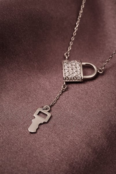 Generic Brand Key Dangle Lock Necklace