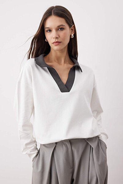 Trendyol Collection Ecru Color Block Polo Neck Pohodlná/Ležérní pletená mikina TWOAW26SW00043