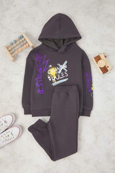 TRENDYOLKIDS طقم ملابس محبوكة للأولاد من القطن الأنثراسيت ذو مقاس كبير TKDAW26AU00031