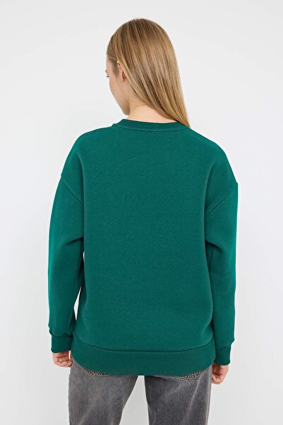 Trendyol Collection Smaragdgrünes, dickes, mit Fleece gefüttertes, übergroßes Strick-Sweatshirt mit Chili-Print TWOAW26SW00123