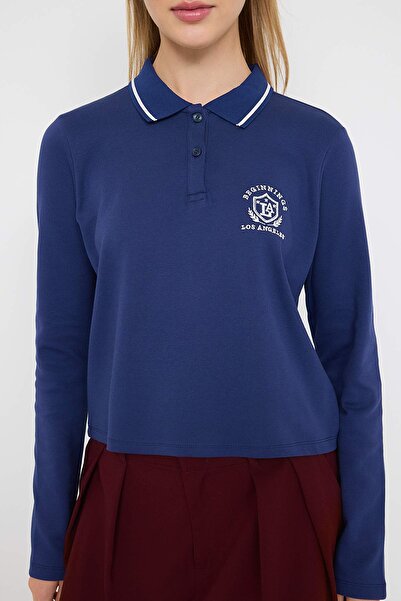 Trendyol Collection Teen Navy Blue Tok Πανί Κεντημένο γιακά πόλο με κουμπί κανονική/τυπική πλεκτή μπλούζα TWOAW26BZ00014