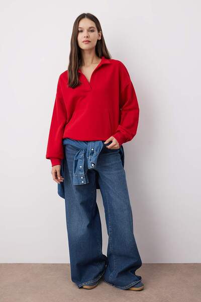 Trendyol Collection Red Polo Neck Thick Unlined Oversize/Wide Cut Knitted Sweatshirt Twoaw26Sw00112
