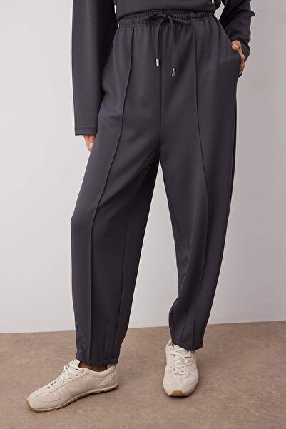 Trendyol Modest Σετ αθλητικής φόρμας από μαλακό ύφασμα ανθρακί Silky Interlock TCTAW26EN00005