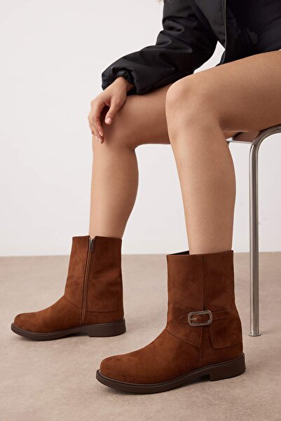 TRENDYOL SHOES Γυναικείες μπότες σουέτ με λεπτομέρεια με αγκράφα σε σκούρο καφέ
TAKAW26BO00071