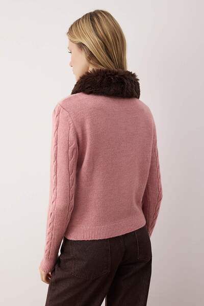 Trendyol Collection Pink Crop Fur Detailed Fitted/Body Hugging Knitwear Cardigan Twoaw26Hi00048