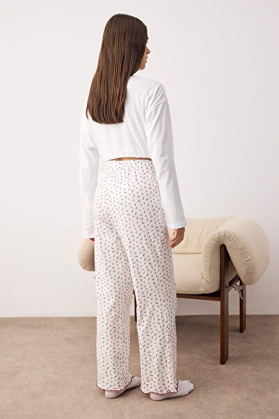 Trendyol Collection Marineblau-weiße, zweiteilige, gestrickte Pyjamahose aus geblümter Baumwolle mit Lycra und Single-Jersey-Strick THMAW26PJ00005