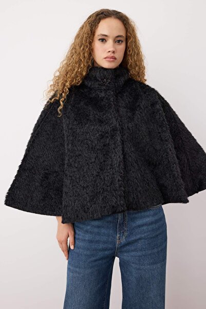 Trendyol Collection Black Regular Fit Fur Poncho Coat Twoaw26Mo00162
