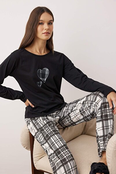 Trendyol Collection Schwarzes Baumwoll-Pyjama-Set mit Herz-Karomuster THMAW25PT00220