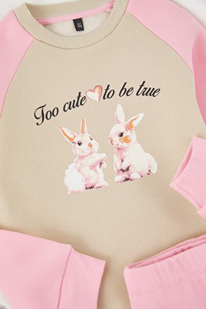 TRENDYOLKIDS Set de îmbrăcăminte pentru fete, cu blocuri de culoare bej, cu imprimeu, gros/fleece în interior, oversize, tricotat - TKDAW26AU00052