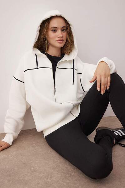 Trendyol Collection Ecru Oversize/Wide Fit Knitted Sweatshirt with Hood and Piping Detail Twoaw26Sw00106
