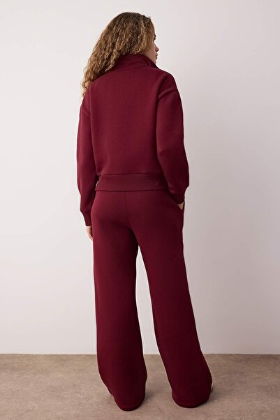 Trendyol Collection Teen Burgundy hímzett állógallér, félcipzáras, széles szárú, kötött tréningruha szett TWOAW26AU00081