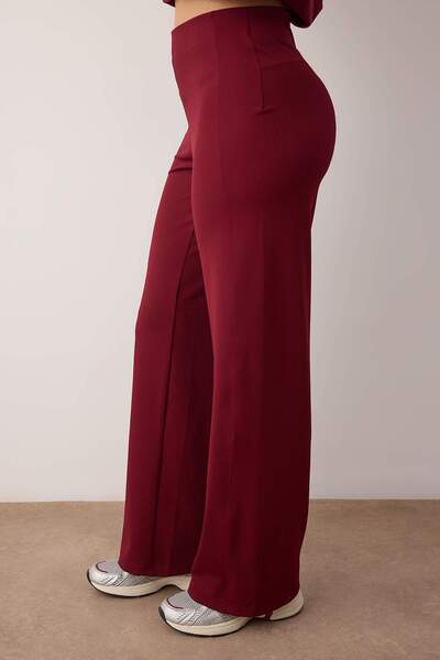 Trendyol Collection Πλεκτό αθλητικό παντελόνι από ύφασμα μπορντό με αντανακλαστικό σχέδιο THMAW26EA00004