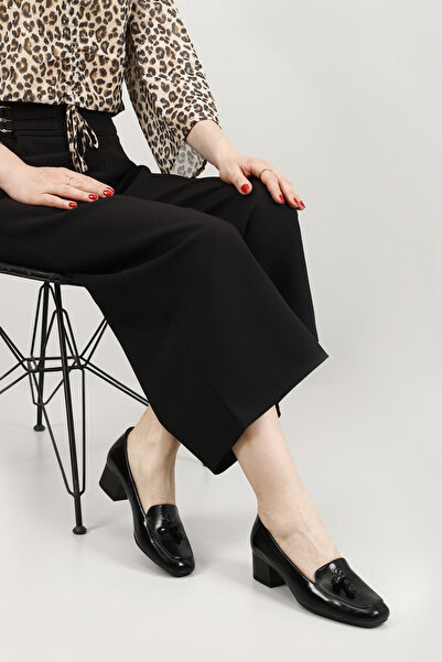 GÖNDERİ(R) Dámské černé lakované boty s tupou špičkou z pravé kůže na tlustém podpatku